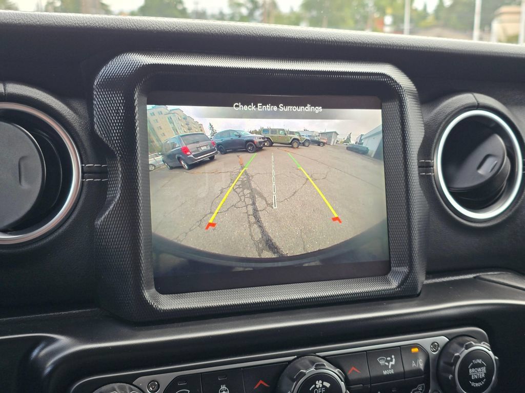 Used 2022 Jeep Wrangler Unlimited Sahara w/ Cold Weather Group AWD/4WD image 23