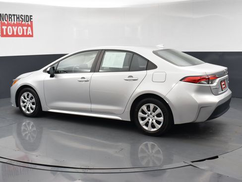 Used 2024 Toyota Corolla LE FWD image 2