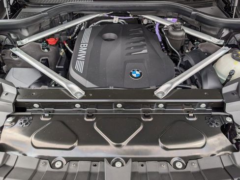 Used 2025 BMW X7 xDrive40i w/ Parking Assistance Package AWD/4WD image 26