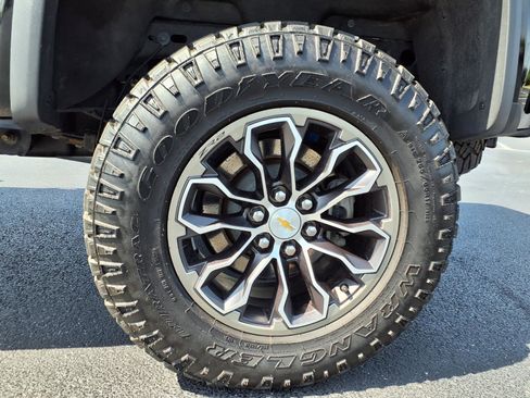 Used 2022 Chevrolet Colorado ZR2 AWD/4WD image 32