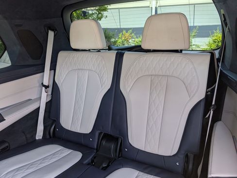 Used 2019 BMW X7 xDrive50i w/ Dynamic Handling Package AWD/4WD image 32