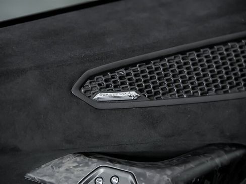 Used 2018 Lamborghini Huracan Performante AWD/4WD image 25