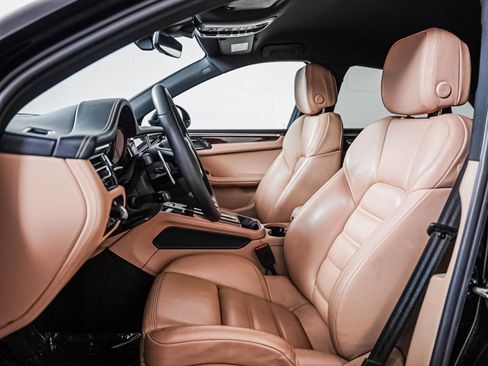 Certified 2023 Porsche Macan S AWD/4WD image 5