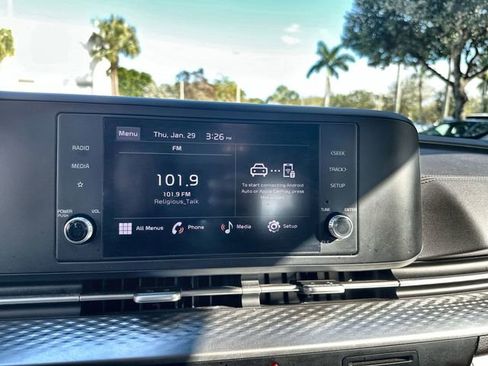 Used 2024 Kia Carnival LX image 12