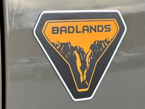 Used 2025 Ford Bronco Badlands image 2