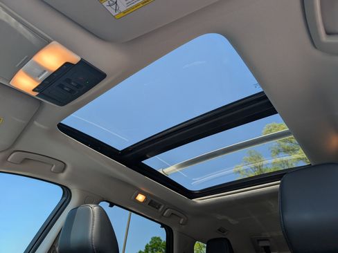 Used 2022 Nissan Pathfinder SL w/ SL Premium Package image 15