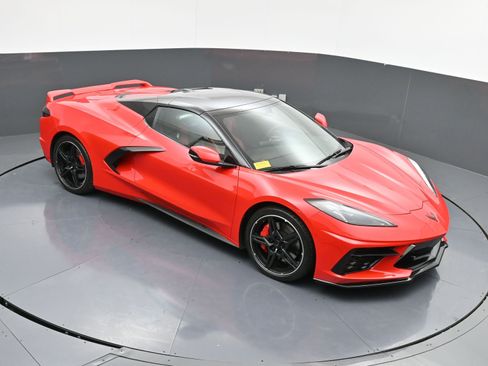 Used 2021 Chevrolet Corvette 2LT w/ Z51 Performance Package image 29