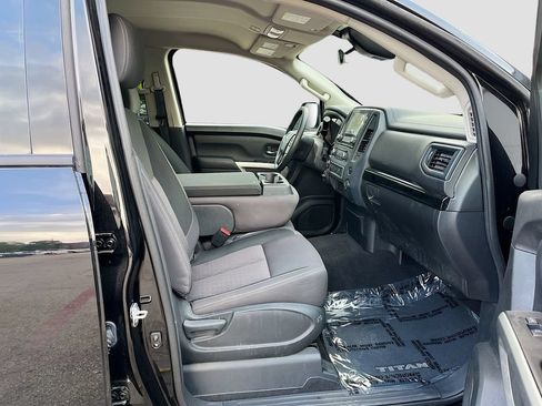 Used 2024 Nissan Titan SV AWD/4WD image 25