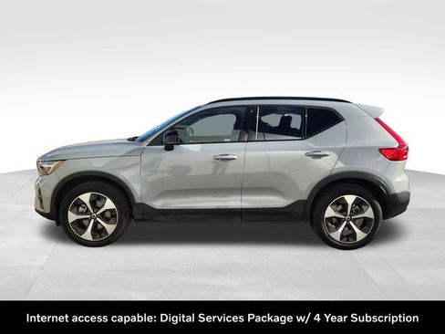 Certified 2025 Volvo XC40 B5 Plus image 6