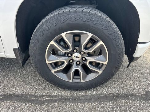 Used 2022 Chevrolet Silverado 1500 RST w/ Safety Package AWD/4WD image 11