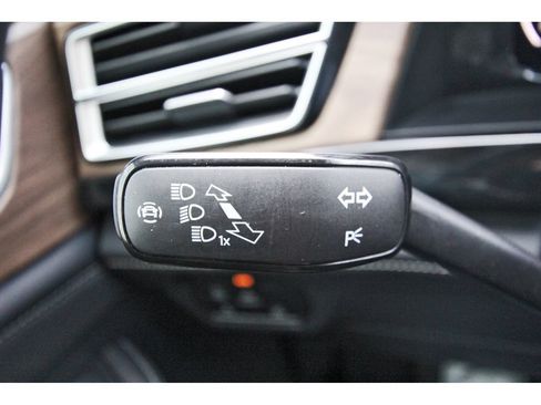 Used 2025 Volkswagen Atlas SE FWD image 19
