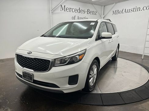 Used 2016 Kia Sedona LX w/ Option Group 020 FWD image 3