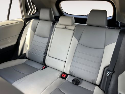 Used 2020 Toyota RAV4 XLE Premium image 13