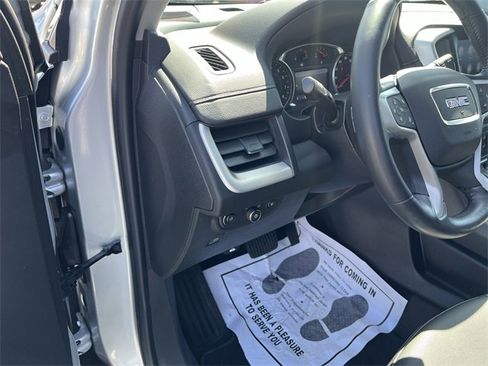 Certified 2022 GMC Terrain SLT image 18