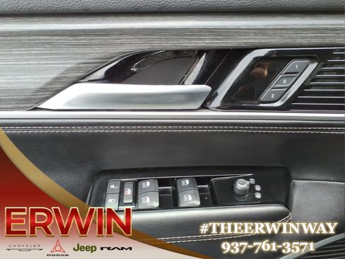 Used 2024 Jeep Wagoneer L Series II w/ Flexible Seating Group AWD/4WD image 11