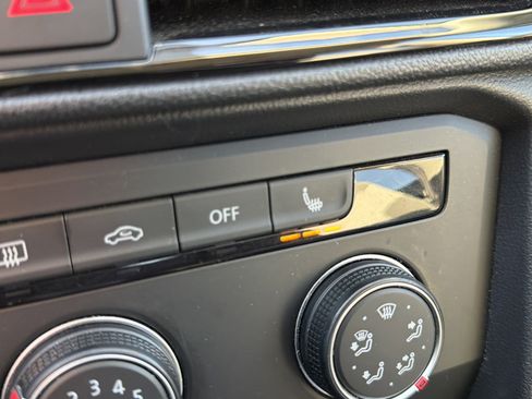 Used 2022 Volkswagen Taos SE w/ Panoramic Sunroof Package image 21