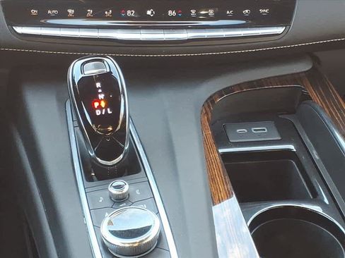 Used 2021 Cadillac Escalade Luxury image 9