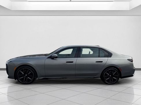 Used 2023 BMW 760i xDrive w/ Executive Package image 5