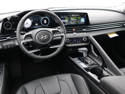 New 2025 Hyundai Elantra Limited image 10