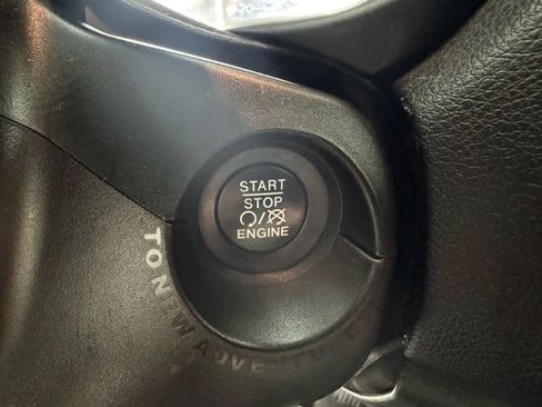 Used 2019 Jeep Renegade Limited w/ UConnect 8.4 Nav Group image 17