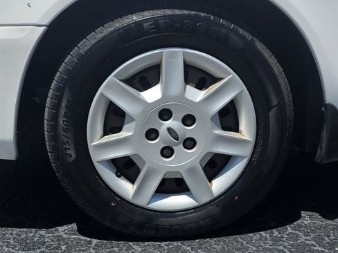 Used 2007 Ford Taurus SE FWD image 33