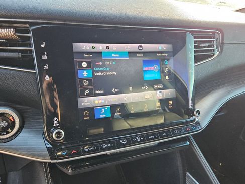 Used 2024 Jeep Wagoneer L Series II w/ Flexible Seating Group image 19