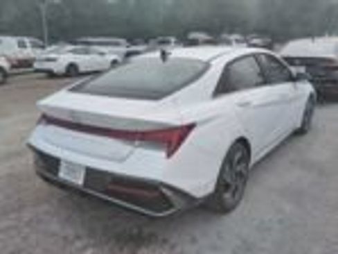 Used 2025 Hyundai Elantra Limited FWD image 2