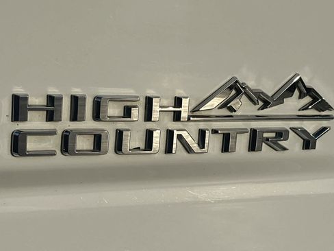 Used 2020 Chevrolet Silverado 2500 High Country image 32