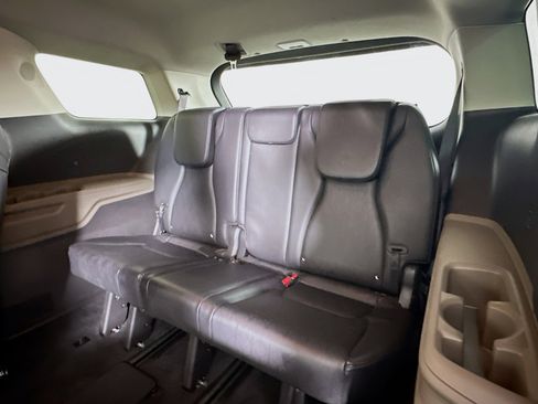 Used 2025 Kia Carnival FWD image 28