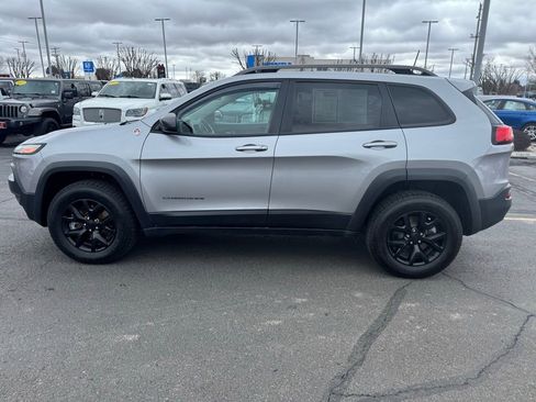 Used 2017 Jeep Cherokee Trailhawk w/ Trailer Tow Group image 6