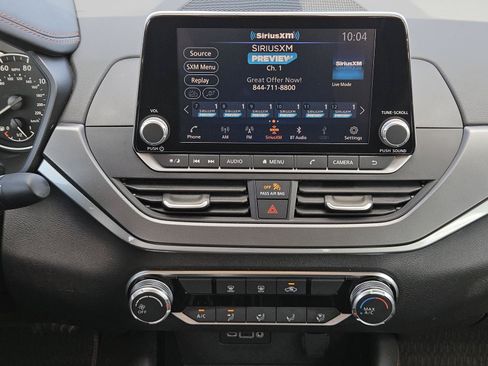Used 2024 Nissan Altima 2.5 SR FWD image 12