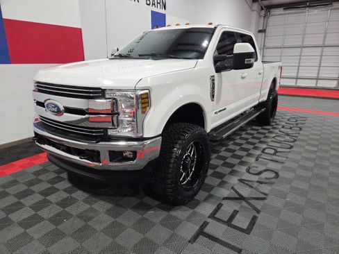 Used 2019 Ford F250 Lariat w/ Lariat Value Package image 3