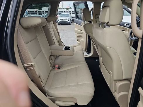 Used 2019 Jeep Grand Cherokee Laredo AWD/4WD image 19