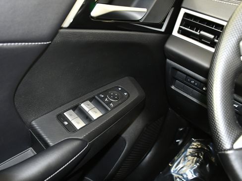 Used 2024 Mitsubishi Outlander SE image 31