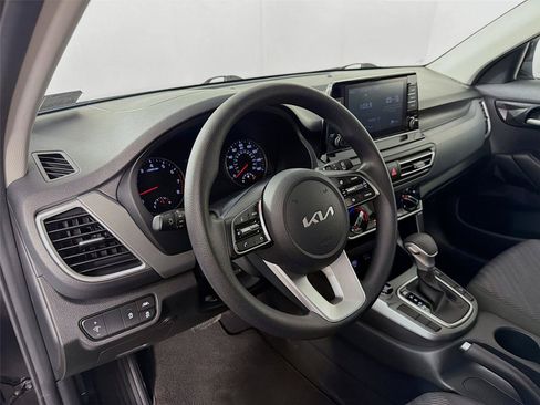 Used 2023 Kia Seltos LX AWD/4WD image 16