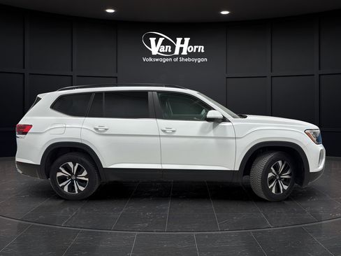 Used 2024 Volkswagen Atlas SE AWD/4WD image 8