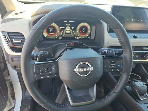 Used 2025 Nissan Rogue SL w/ Tech Package FWD image 6