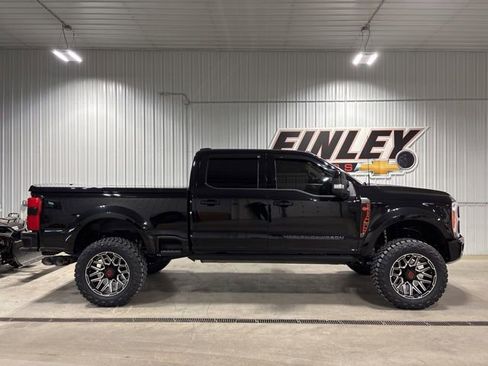 Used 2023 Ford F250 Lariat w/ Lariat Ultimate Package AWD/4WD image 2