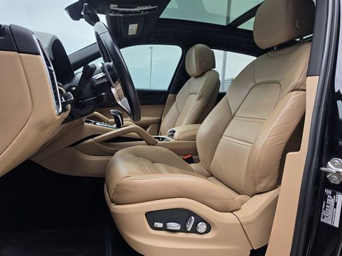Used 2020 Porsche Cayenne AWD/4WD image 11