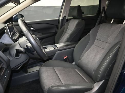 Used 2025 Nissan Rogue SV FWD image 19