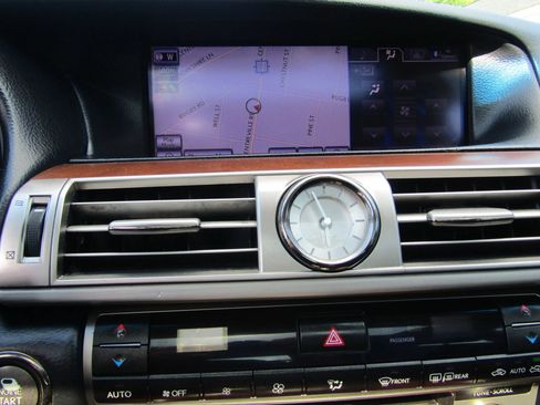 Used 2013 Lexus LS 460 AWD w/ Comfort Pkg image 25