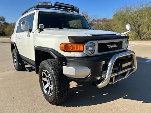 Used 2014 Toyota FJ Cruiser 4WD image 4