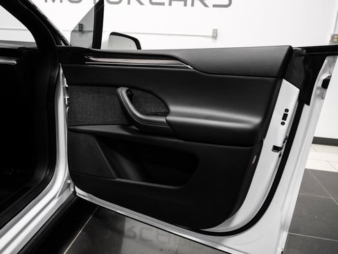 Used 2022 Tesla Model X image 37