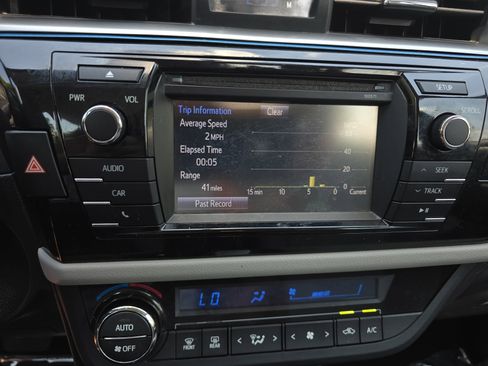 Used 2016 Toyota Corolla LE FWD image 19