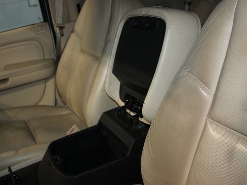 Used 2007 Cadillac Escalade AWD w/ Climate Package image 18