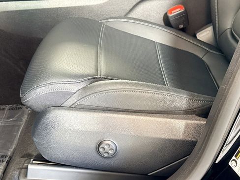 Certified 2025 Mercedes-Benz GLC 300 image 18