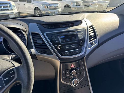 Used 2014 Hyundai Elantra SE image 26