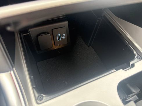 Used 2024 Ford Explorer XLT w/ Equipment Group 202A image 37