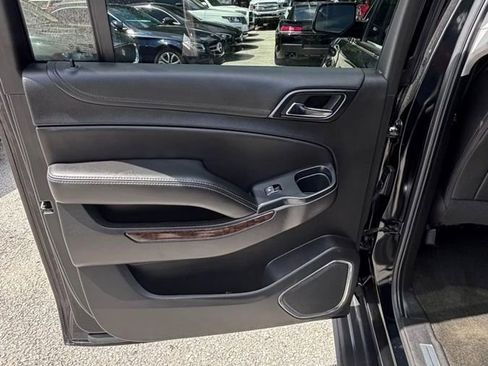 Used 2018 Chevrolet Suburban LT RWD image 16