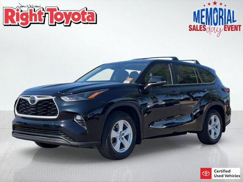 Certified 2024 Toyota Highlander LE AWD/4WD image 1